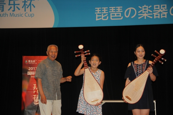 本届比赛还特别邀请了著名琵琶制作大师满瑞兴老先生亲临比赛现场并为获奖选手颁发满瑞兴琵琶以示奖励！