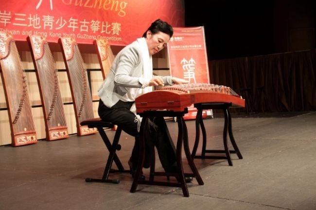 香港许菱子教授现场讲座及示范演奏